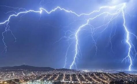 Unwetter-Front überrollt den Süden und jagt auf Asuncion zu